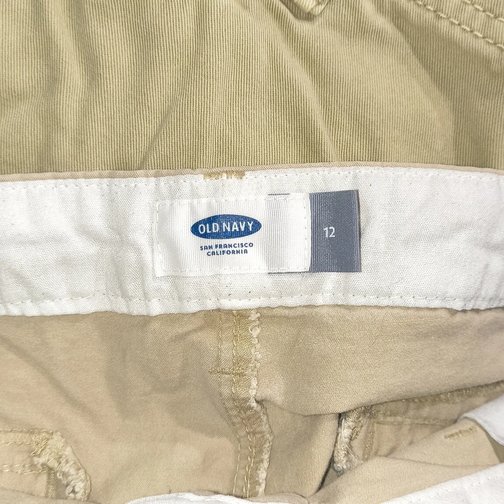 NWOT Old Navy Women's Tan Shorts - Picture 3 of 3